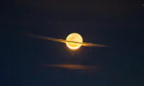 Photographer Captures a Breathtaking Image of the ‘Moon Dressed Like Saturn’