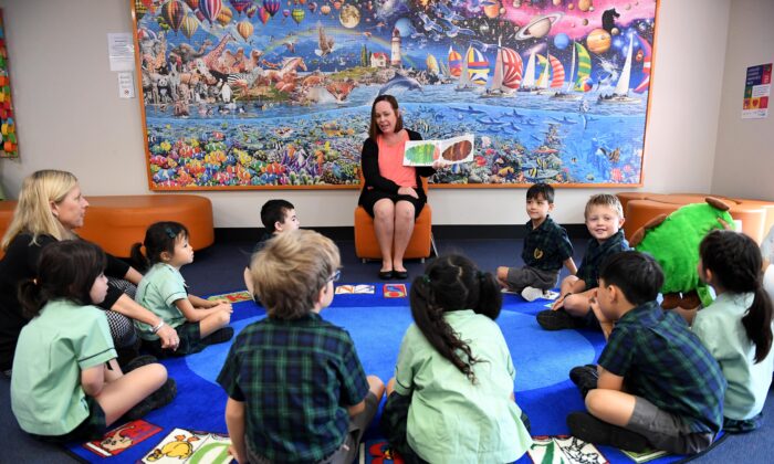 A teacher reads a story to young students at The Glenleighden School in Brisbane, Australia, May 18, 2017. (AAP Image/Dan Peled)