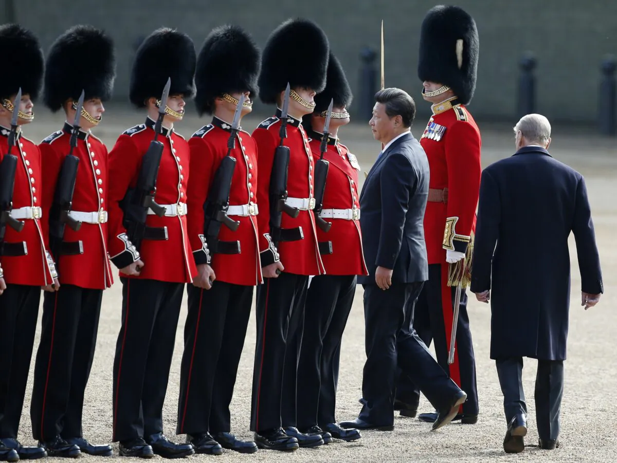 Chinese leader Xi Jinping (L) inspects the guard of honour on Horse Guards Parade in central London on Oct. 20, 2015 during the ceremonial welcome for Xi Jinping and his wife Peng Liyuan on the first official day of a state visit. (Alastair Grant/AFP via Getty Images)