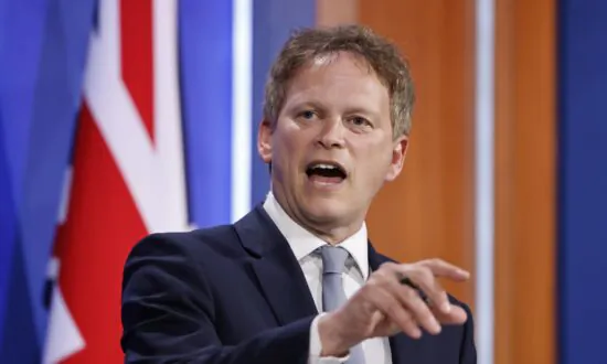 UK Ports Should Refuse Access to Russian Boats, Says Transport Secretary