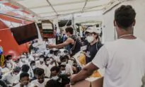 Hundreds of Rescued Migrants Disembark in Southern Italy