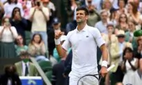 Flawless Djokovic Closing in on History