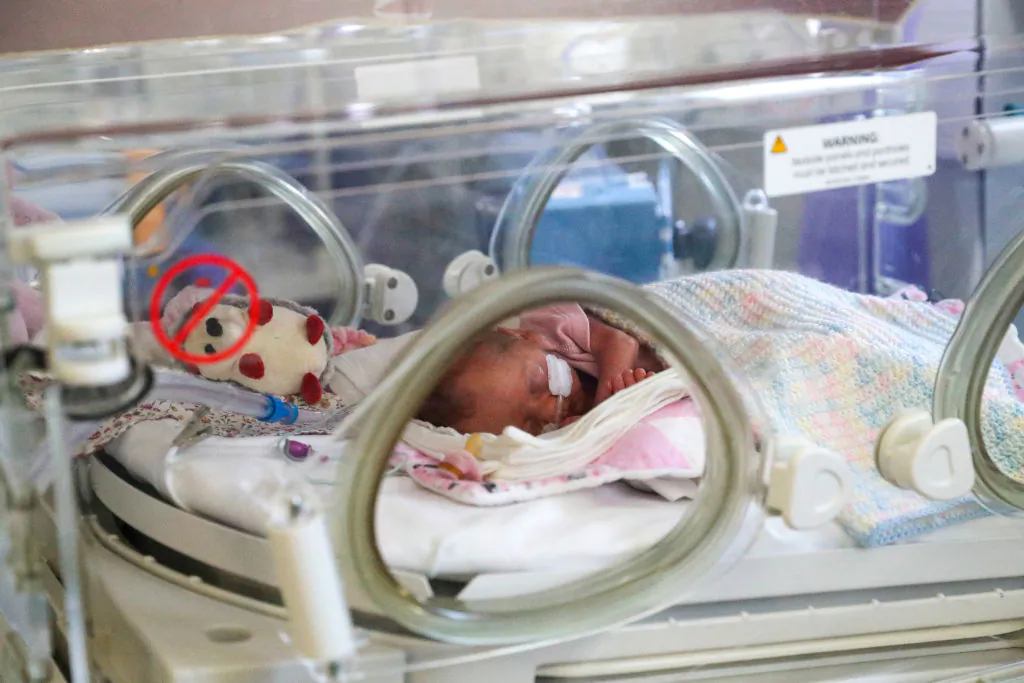 A newborn baby in the maternity ward in a file photo. (Steve Parsons/Pool/Getty Images)