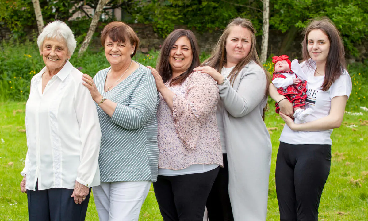Mary Marshall, 86, with her great-great-great-granddaughter, Nyla Ferguson, and family members. (SWNS)