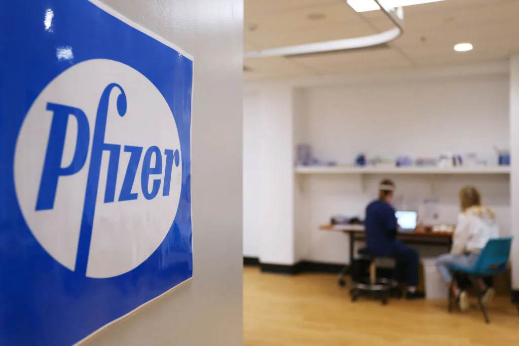 A nurse administers the Pfizer vaccine to a client at the St Vincent's Covid-19 Vaccination Clinic in Sydney, Australia on July 01, 2021 (Lisa Maree Williams/Getty Images)