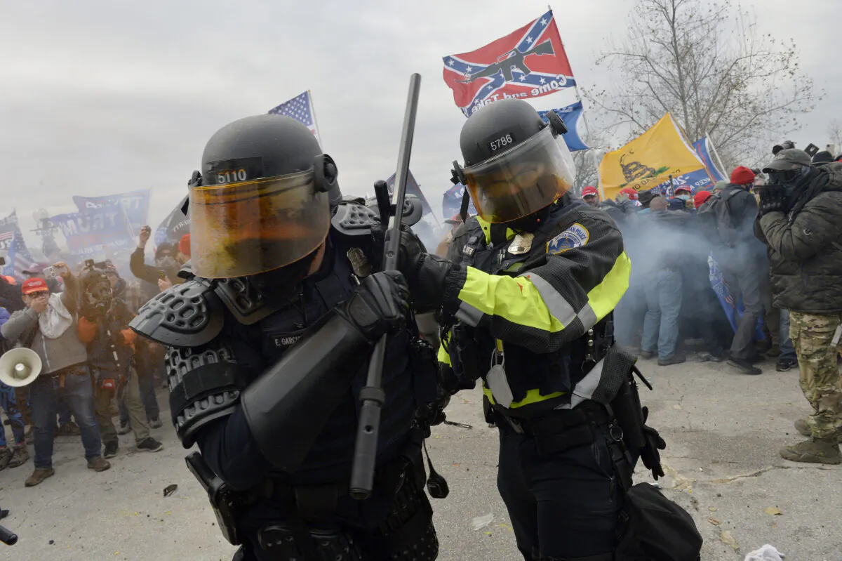 A mob clashes with law enforcement officers outside the U.S. Capitol in Washington on Jan. 6, 2021. (Joseph Prezioso/AFP via Getty Images)