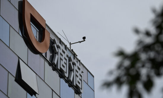 Chinese Tech Giants Face Obstacles in Listing Overseas as Beijing Tightens Rules: Expert