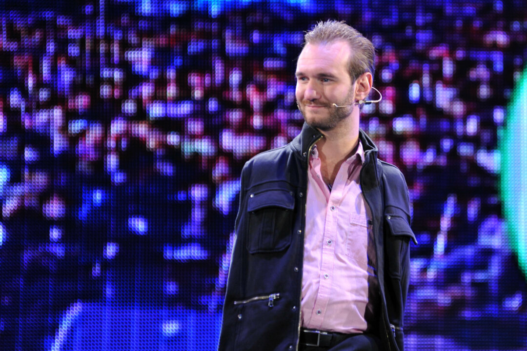 Christian Motivational Speaker Starts Bank in Response to the Rise of Cancel Culture in the Private Sector