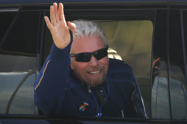 branson-departs-to-space