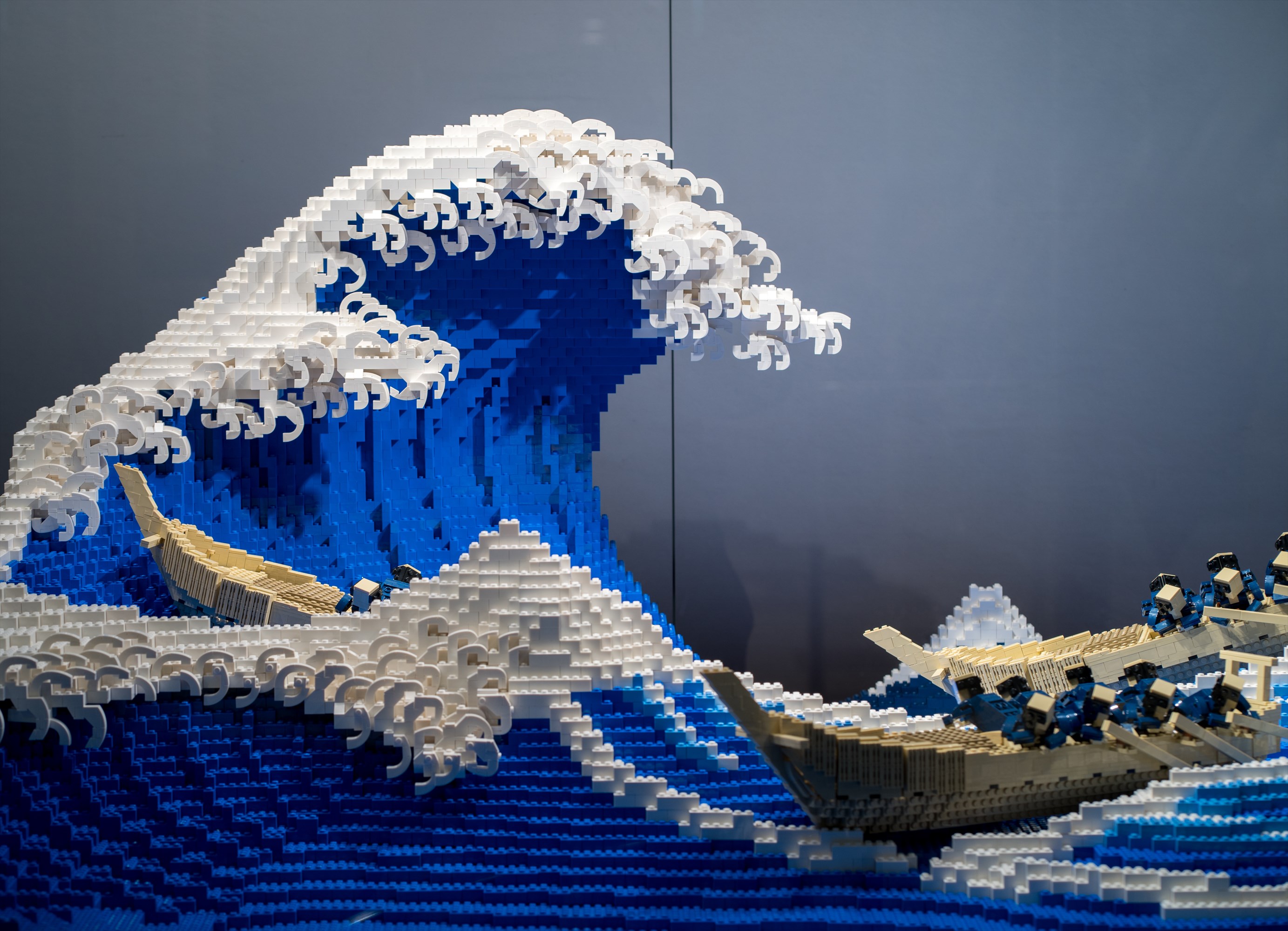 Japan-Based Sculptor Recreates 'The Great Wave Off Kanagawa' With 