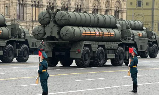 As China Deploys S-400 Air Defense on Indian Border, India Set to Buy Same Despite Possible US Sanctions