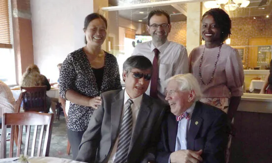 Blind Chinese Dissident Who Escaped in 2012 Now a US Citizen