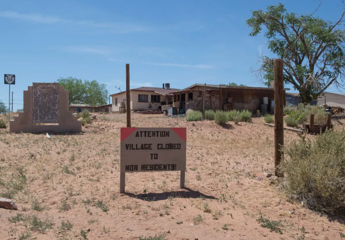 A sign warning non-residents to stay out is seen on the Navajo Nation, Ariz., on May 24, 2020. (Mark Ralston/AFP via Getty Images)