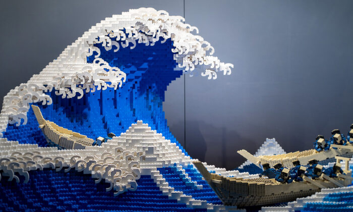 Japan-Based Sculptor Recreates 'The Great Wave Off Kanagawa' With 