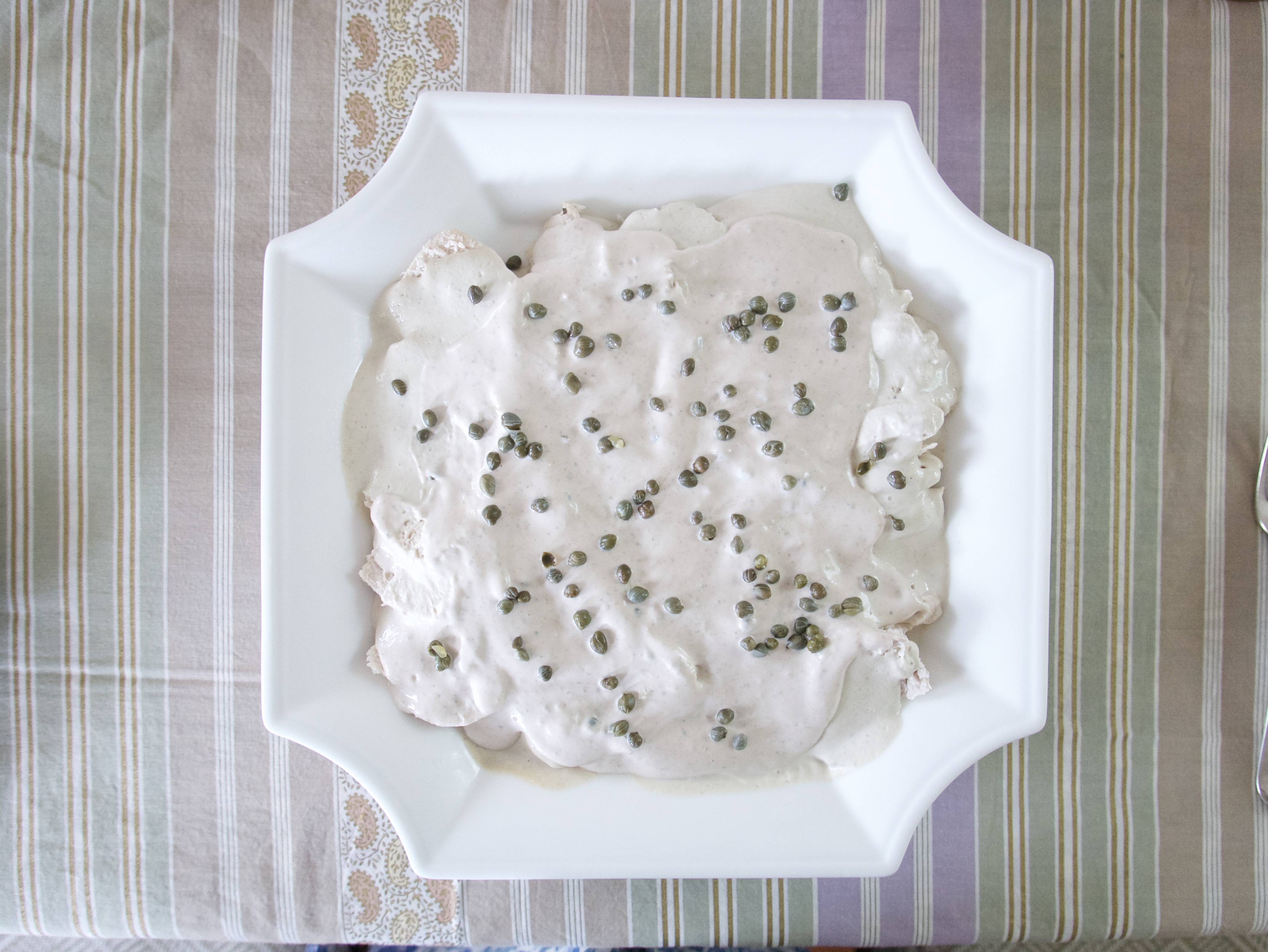 https://img.theepochtimes.com/assets/uploads/2021/07/16/chicken-tonnato.jpeg