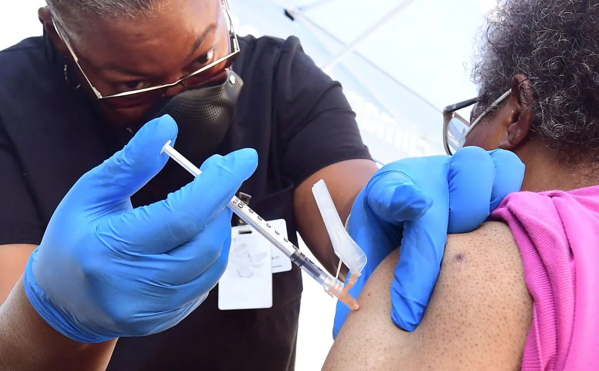 A nurse administers Pfizer's COVID-19 vaccine to a woman in Los Angeles, Calif., on July 16, 2021. (Frederic J. Brown/AFP via Getty Images)