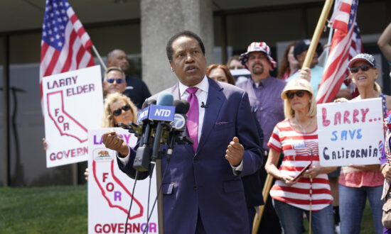 Larry Elder Vows to Reverse Vaccine, Mask Mandates If He Replaces Newsom as California Governor