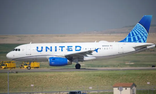China Breaks Promise to US on Airlines and Gets a Tiny Slap on the Wrist