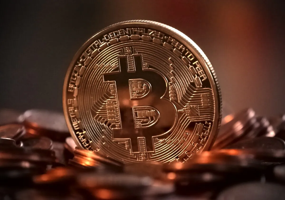A Bitcoin cryptocurrency symbol on a coin. (Michael Wuensch/Pixabay)