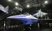 Putin Inspects New Russian Fighter Jet Unveiled at Air Show
