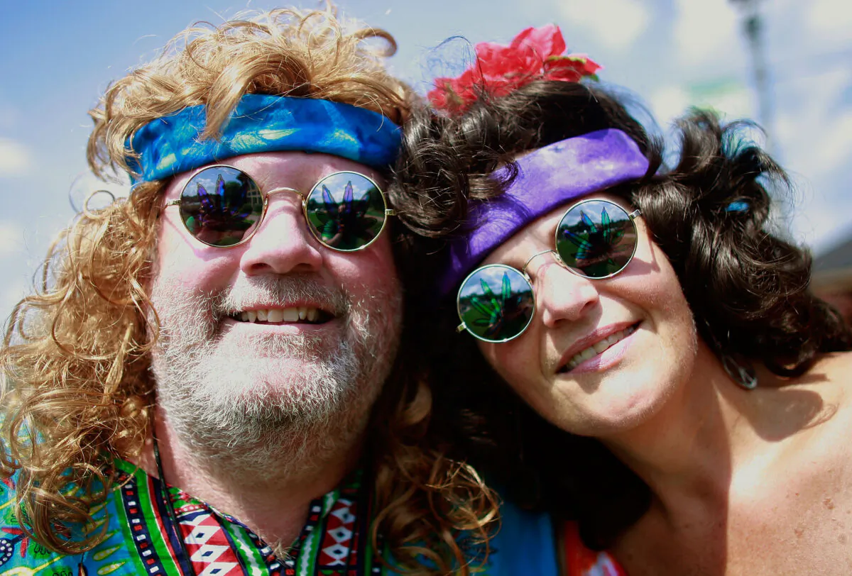 Judy Remo and John Micik wait to attend the concert marking the 40th anniversary of the Woodstock music festival in Bethel, N.Y., on Aug. 15, 2009. (Mario Tama/Getty Images)