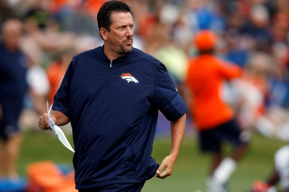 Denver Broncos quarterbacks coach Greg Knapp watches during NFL football training camp in Englewood, Colo., on Aug. 4, 2016. (David Zalubowski/AP Photo)
