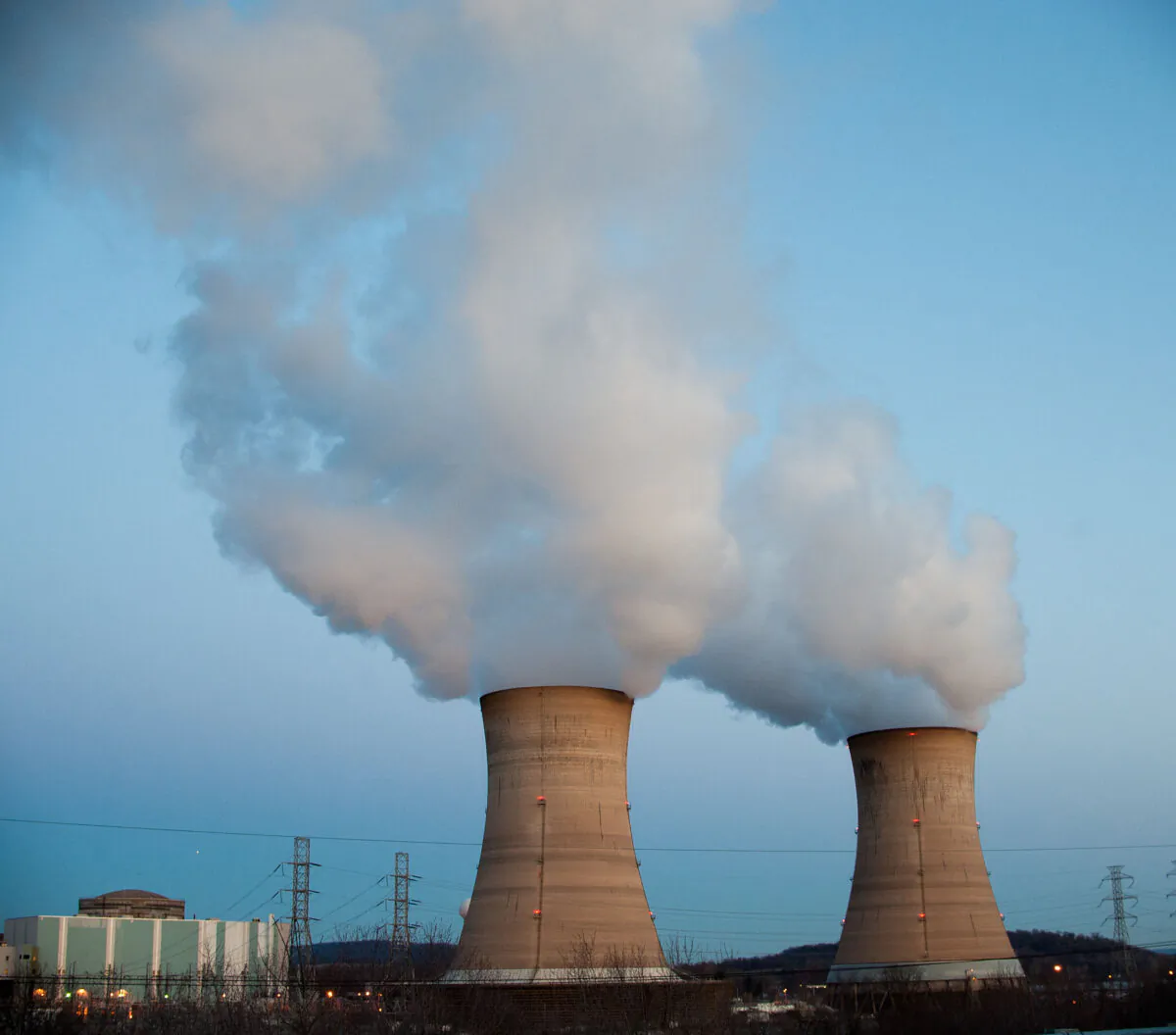 The Three Mile Island Nuclear Plant is seen in the early morning hours March 28, 2011 in Middletown, Pennsylvania. (Photo Jeff Fusco/Getty Images)