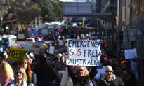 Thousands of Australians Protest Lockdowns in Sydney, Melbourne