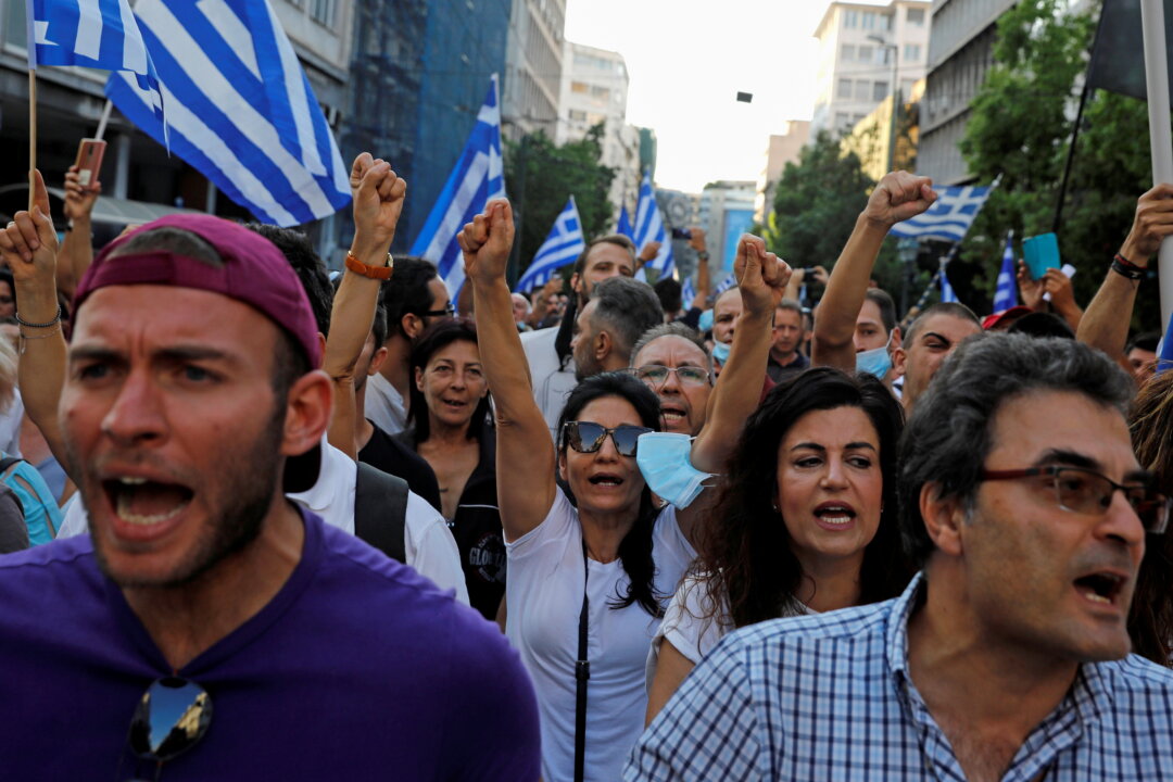 Greece to Allow Unvaccinated Health Workers to Return to Work After Court Ruling