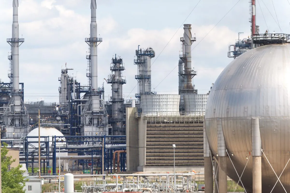 The Suncor refinery in Edmonton seen on June 17, 2015. (AFP via Getty Images/Geoff Robins)