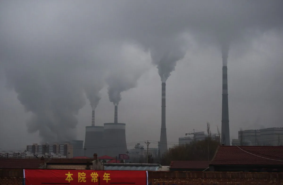 Smoke belches from a coal-fueled power station near Datong, in China's northern Shanxi Province on Nov. 19, 2015. (Greg Baker/AFP via Getty Images)