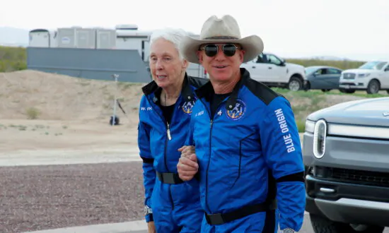 Bezos Offers NASA $2 Billion in Exchange for Moon Mission Contract