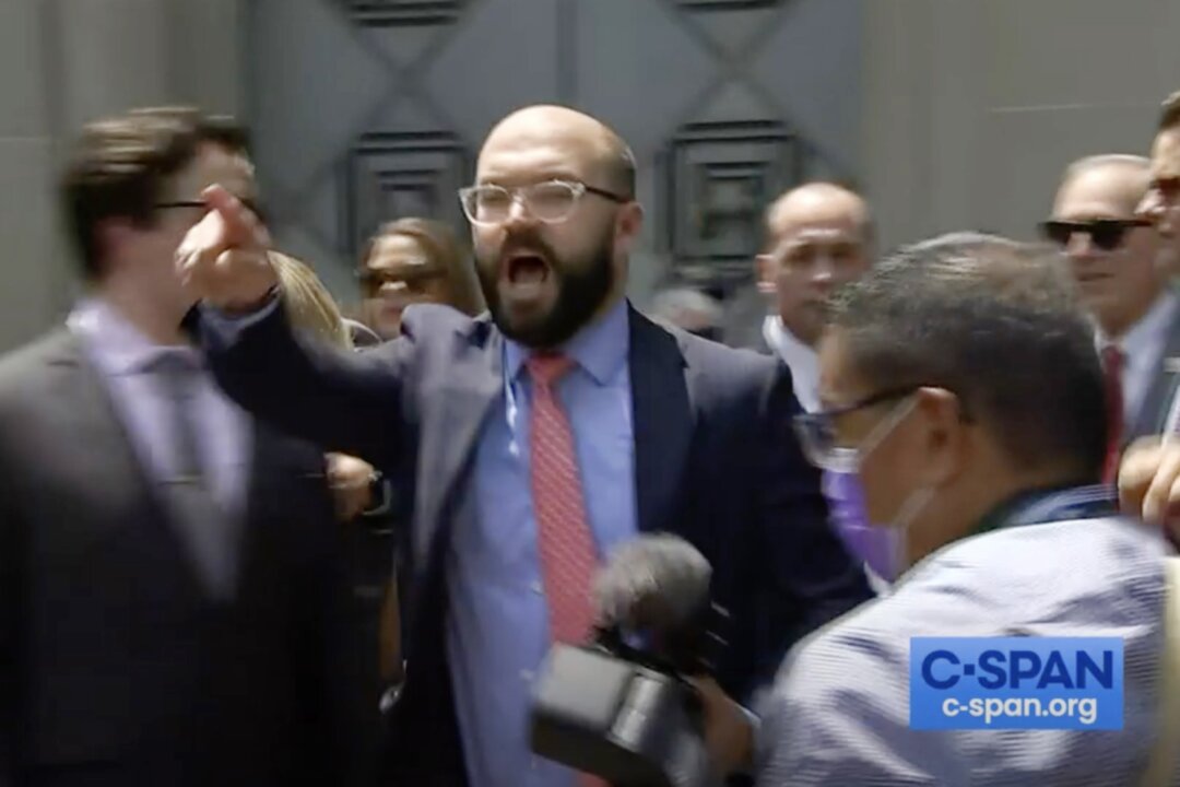 Leftist Protestors Interrupt GOP Lawmakers Inquiring Into Treatment of Jan. 6 Prisoners