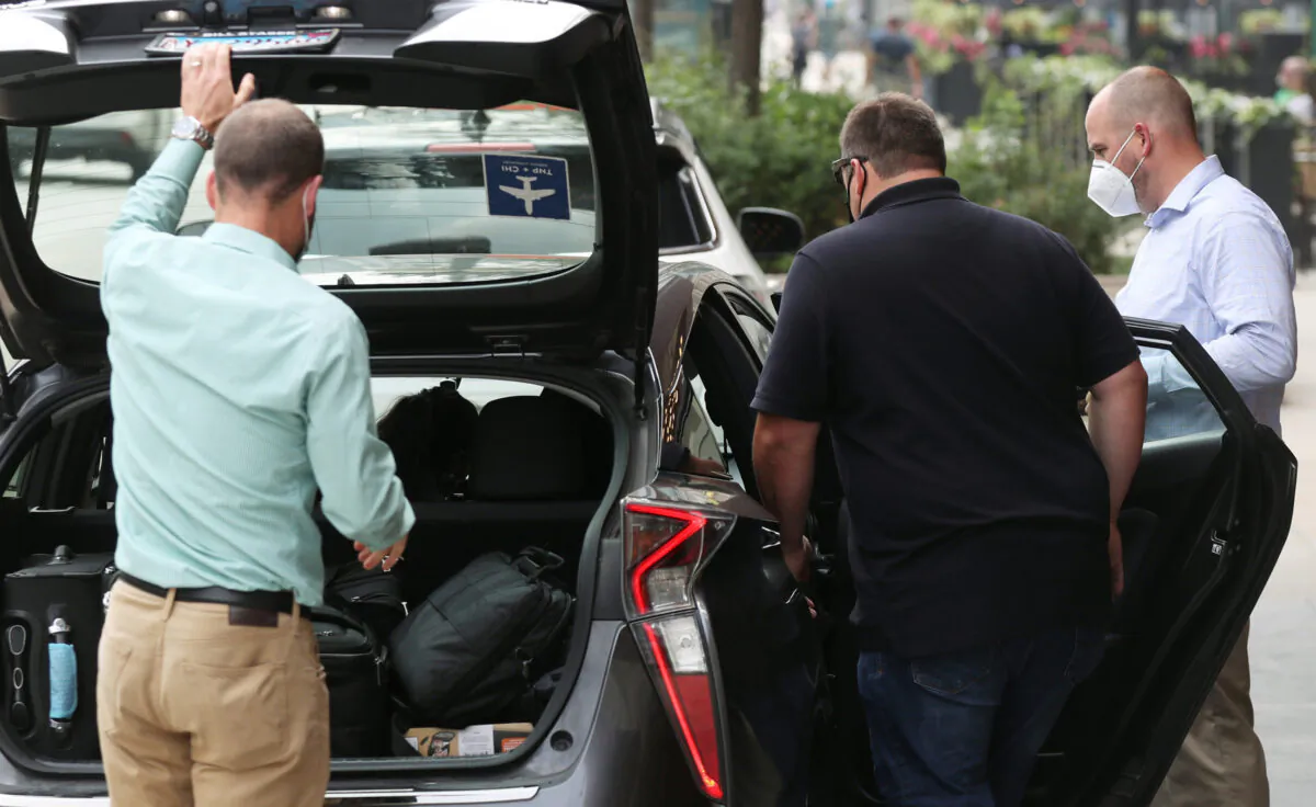 Three passengers use a ride-share service as they depart from a hotel in the 700 block of South Michigan Avenue in Chicago, Ill., on July 22, 2021. (John J. Kim/Chicago Tribune/TNS)