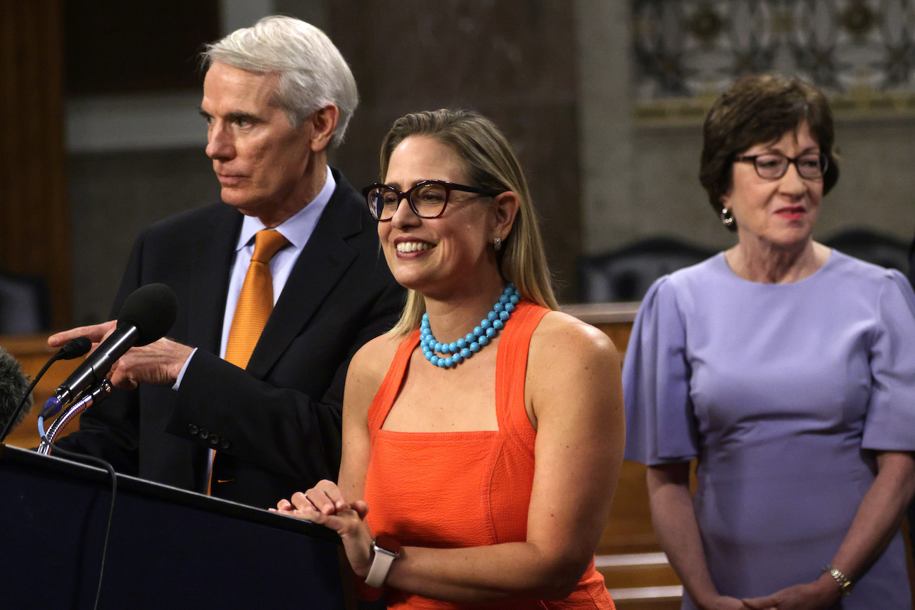 Schumer to Keep Sinema's Committee Assignments After She Leaves Democratic Party - Vimarsana News