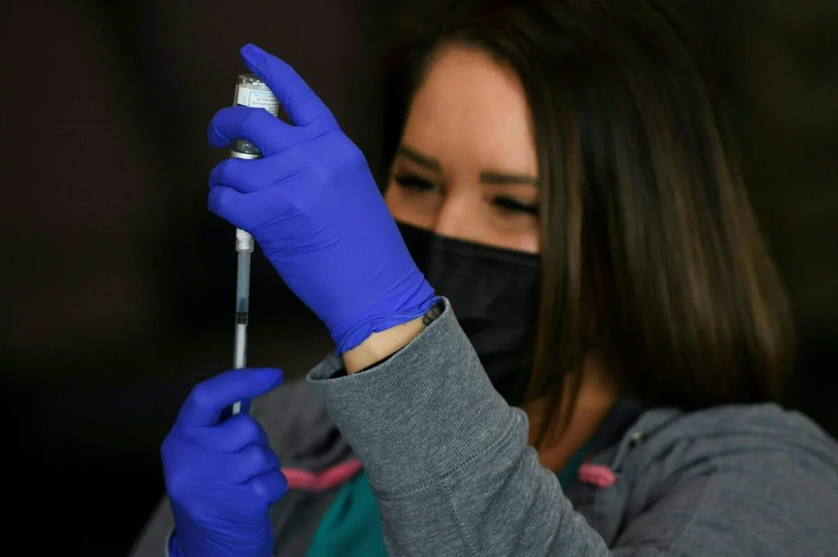 A dose of the Moderna COVID-19 vaccine is prepared in Gardena, Calif., on April 17, 2021. (Patrick T. Fallon/AFP via Getty Images)