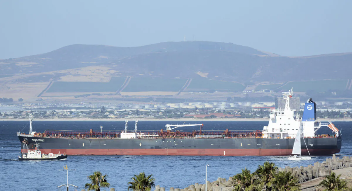 This photo shows the Liberian-flagged oil tanker Mercer Street off Cape Town, South Africa on Jan. 2, 2016  (Johan Victor via AP)