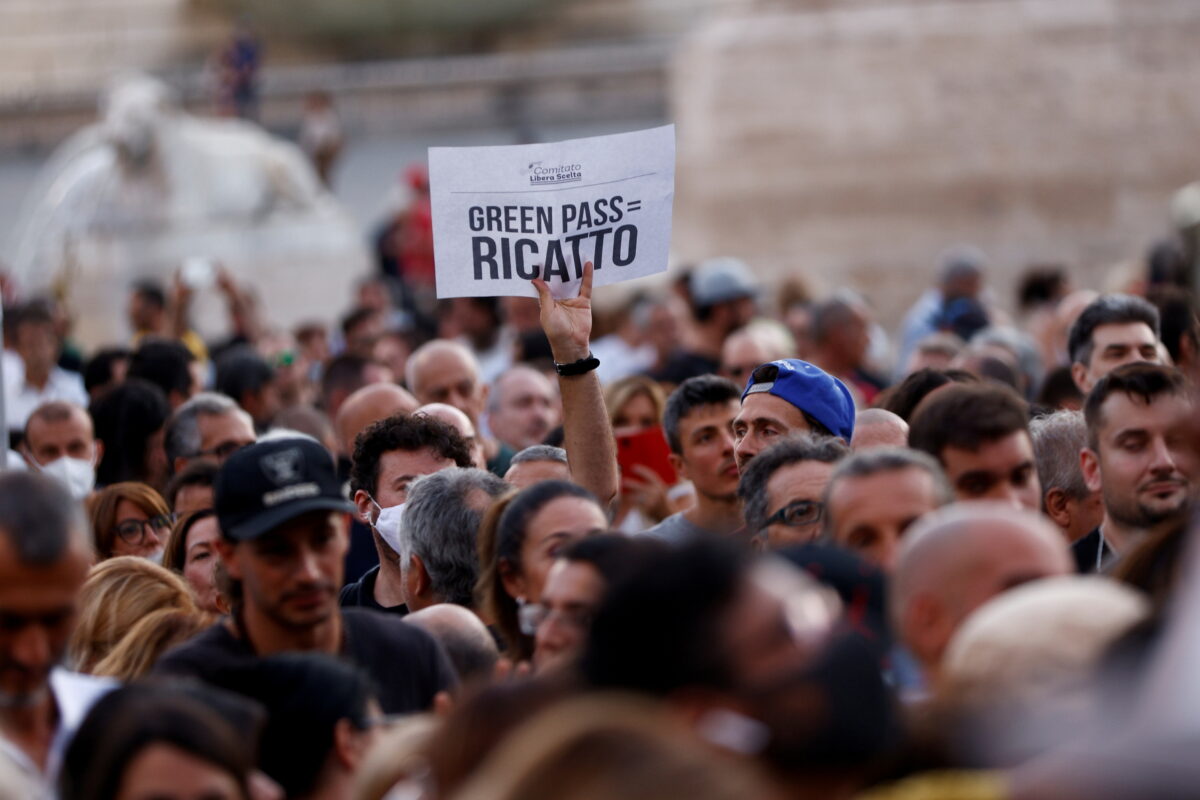 Protest the government "Green pass" Plans in Rome