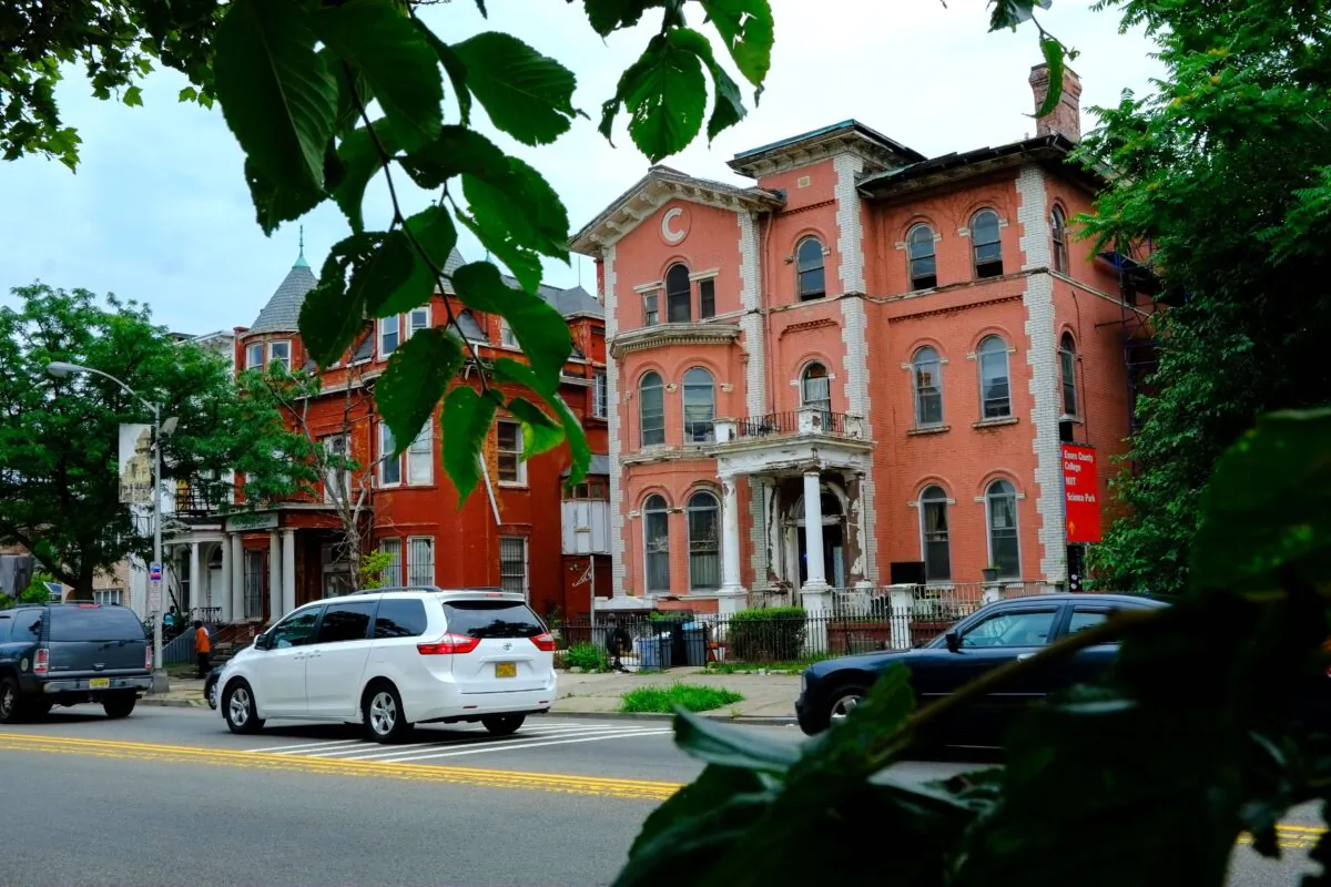 Old houses on a local street in Newark, N.J., on June 6, 2017, (Eduardo Munoz Alvarez/AFP via Getty Images)