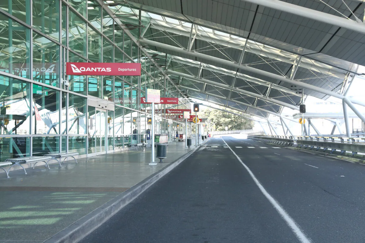 The empty departure drop off area at the Sydney domestic airport Qantas terminal is seen  in Sydney, Australia on June 27, 2021. (Mark Kolbe/Getty Images)