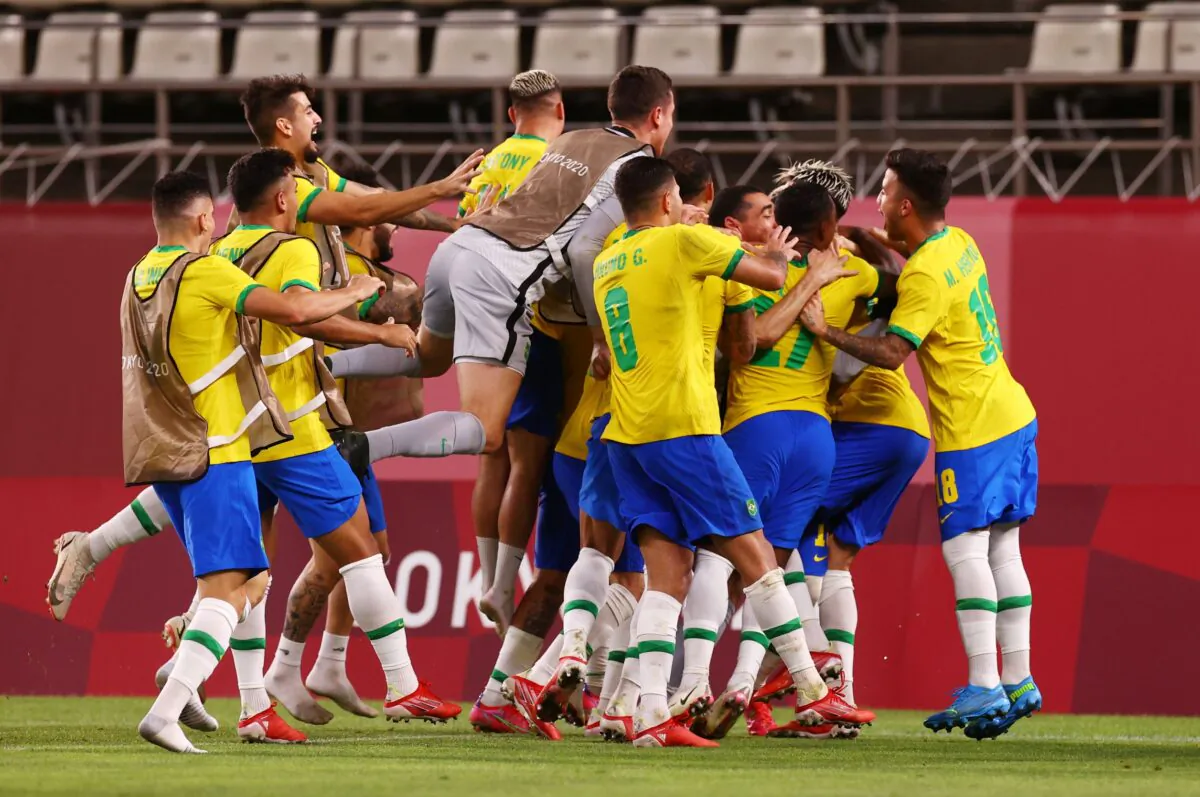Brazil players celebrate winning the penalty shootout during the Tokyo 2020 Olympic Games men's semi-final football match between Mexico and Brazil at Ibaraki Kashima Stadium in Kashima city, Ibaraki, Japan, on Aug. 3, 2021. (Edgar Su/Reuters)