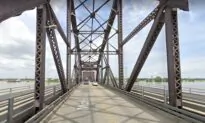 Illinois Officer Dies Trying to Stop Fleeing Car on Bridge