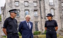 UK PM Johnson Won’t Isolate After Staff Member’s Positive COVID-19 Test