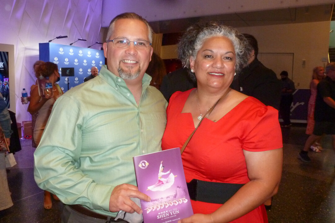 Kenneth and Jacqui MacLenden attend a performance by Shen Yun Performing Arts in San Antonio, Texas, on Aug. 7, 2021. (The Epoch Times)