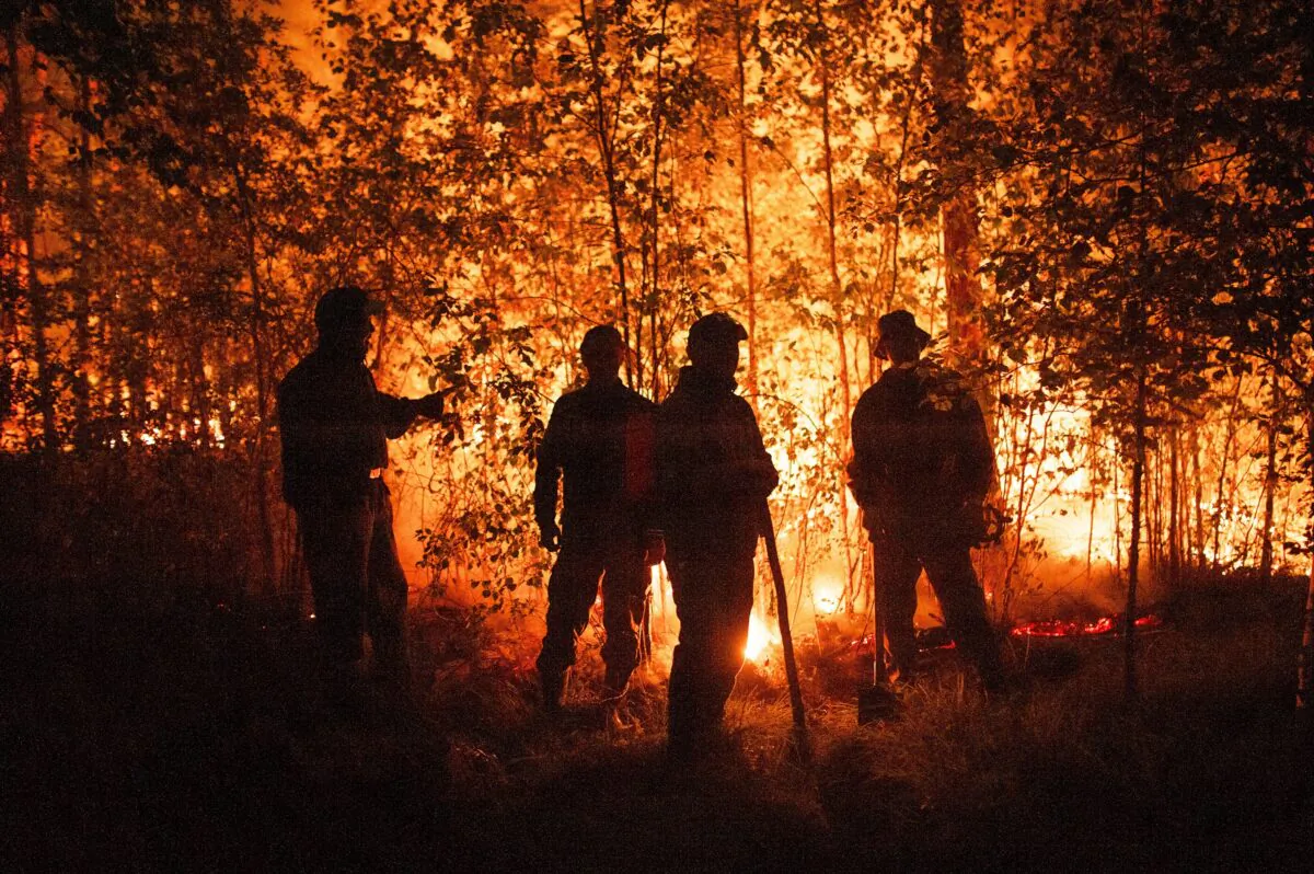 Firefighters work at the scene of forest fire near Kyuyorelyakh village at Gorny Ulus area, west of Yakutsk, in Russia, on Aug. 5, 2021. (Ivan Nikiforov/AP Photo)