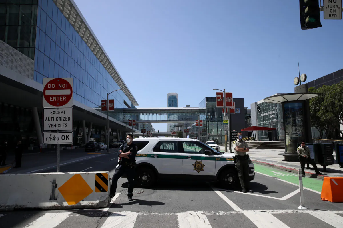 Police and sheriff's deputies block Howard Street in front of the Moscone Center in San Francisco, Calif., on April 13, 2020. (Justin Sullivan/Getty Images)