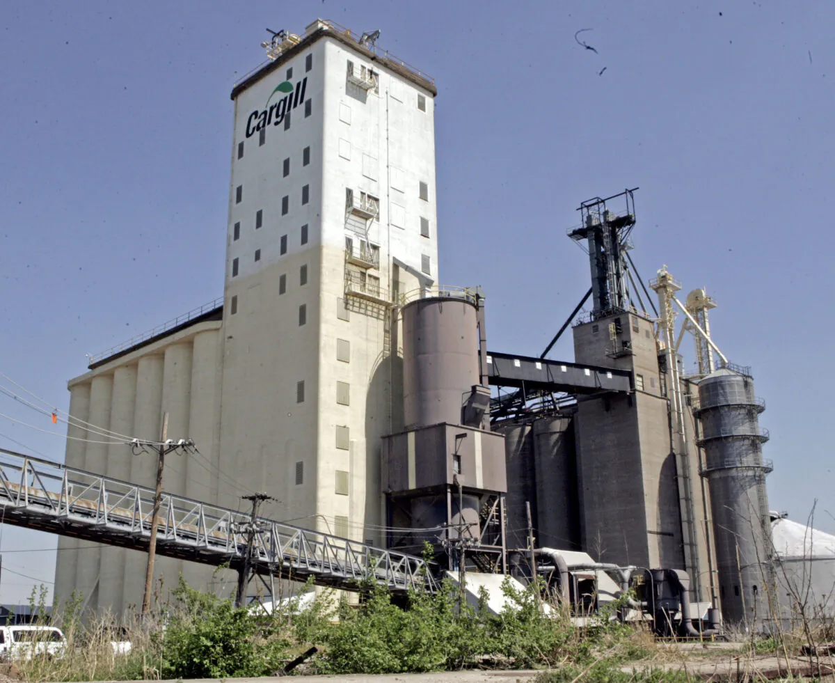 Cargill grain elevators in East St. Louis, Ill., on April 12, 2006. (James A. Finley/AP Photo)