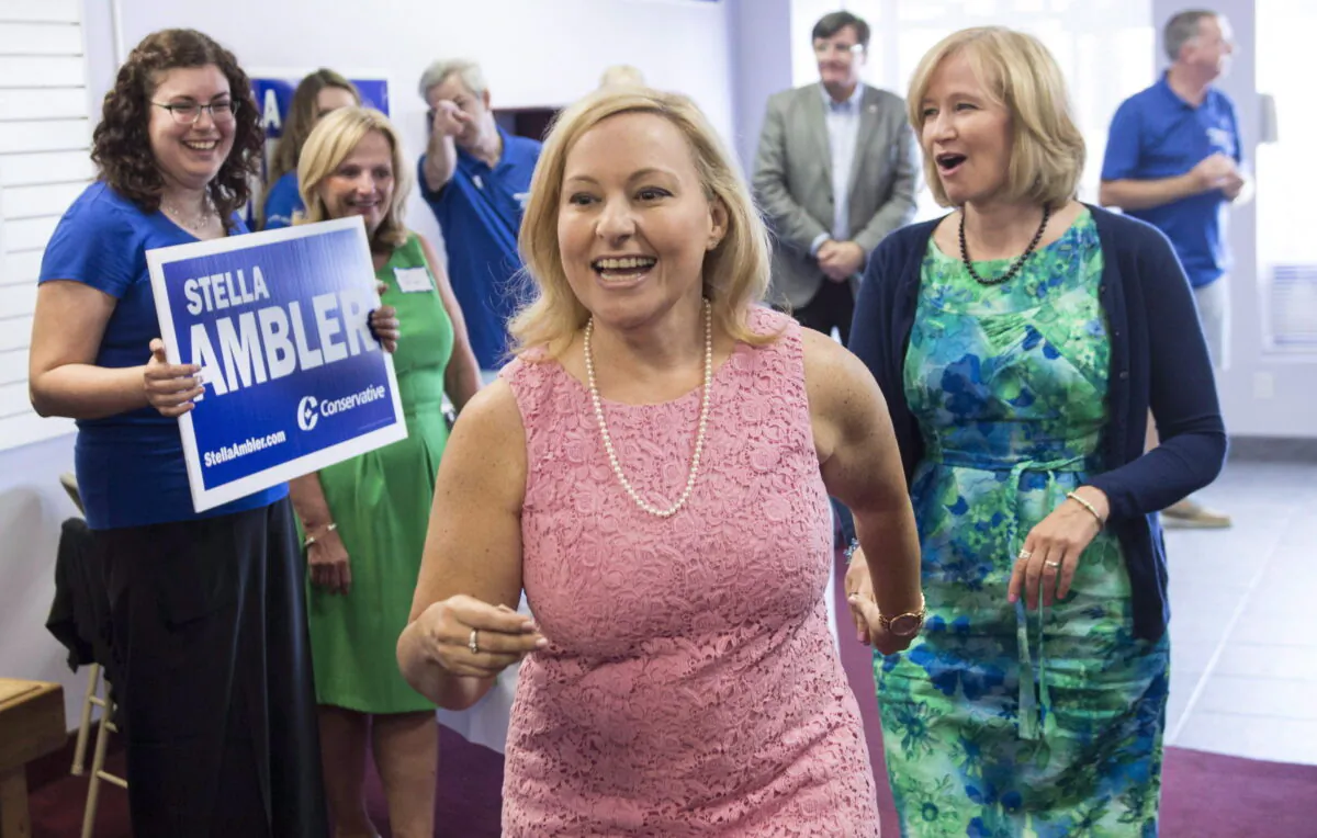 Conservative candidate Stella Ambler (C) and Laureen Harper (R), wife of Stephen Harper, at Ambler's riding office in Mississauga, Ont., on Aug. 5, 2015. (The Canadian Press/Paul Chiasson)