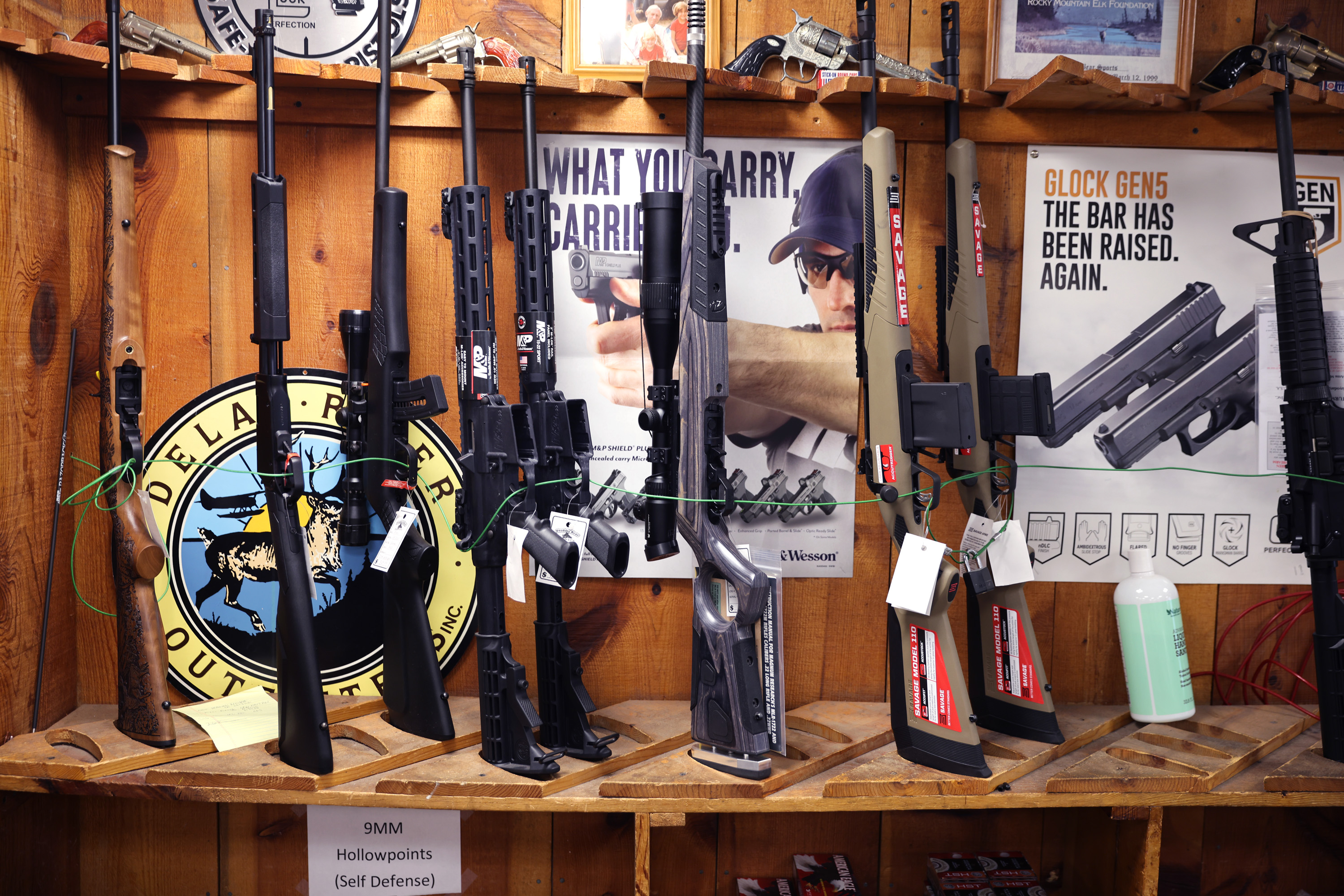 Federal Judge Temporarily Blocks Illinois 'Assault Weapons' Ban - Vimarsana News