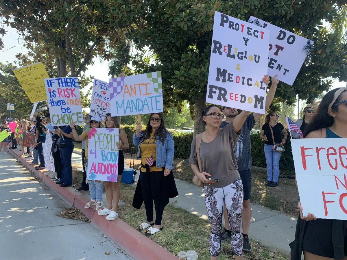 More than 400 medical professionals in Southern California rallied outside Riverside Community Hospital on Aug. 9 to protest the state’s requirement that all health workers be fully vaccinated against COVID-19. (Linda Jiang/The Epoch Times)